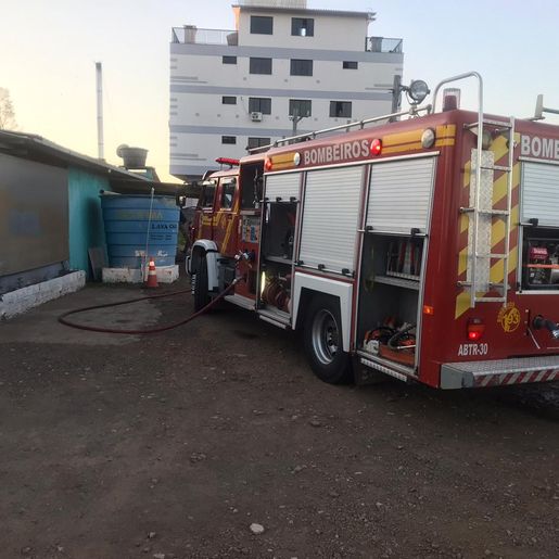 Princípio de incêndio mobiliza Corpo de Bombeiros em bairro de SMOeste