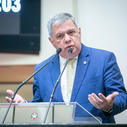 Deputado diz que apenas 4% das escolas estaduais de SC estão regularizadas
