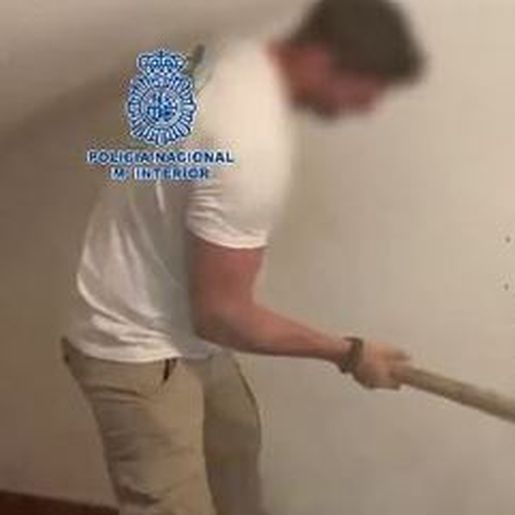 Polícia da Espanha encontra corpo de mulher desaparecida há 9 anos dentro de parede