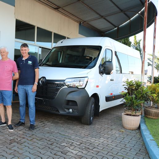 Iporã do Oeste adquire veículos para o setor da Saúde e de Obras