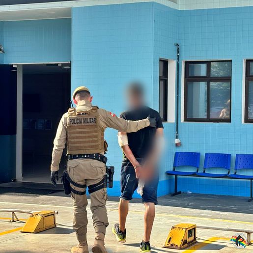 Homem ataca carro do prefeito de Anchieta com enxada e é baleado pela PM