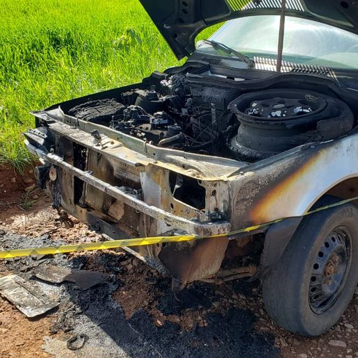Motorista abandona veículo em chamas no interior de Tunápolis