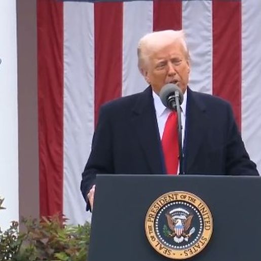 Trump anuncia tarifa de 10% para produtos importados do Brasil