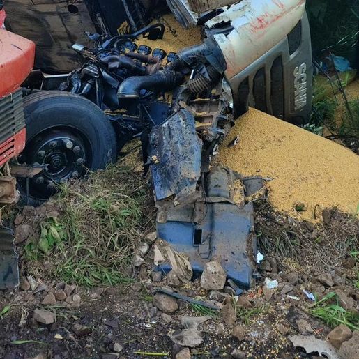 Acidente entre caminhões deixa dois feridos na SC-161, em Romelândia