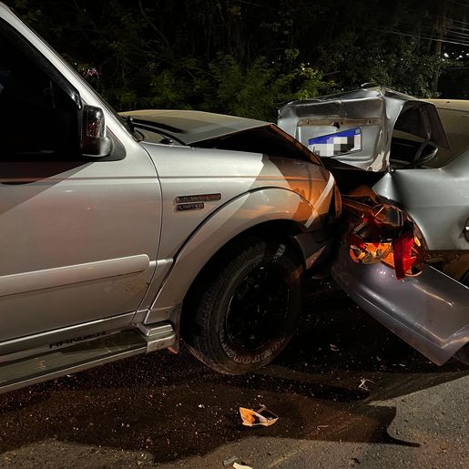 VÍDEO: Acidente envolve três veículos na Waldemar Rangrab, no centro de SMO
