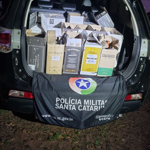 PM apreende mais de 200 garrafas de bebidas argentinas em Maravilha