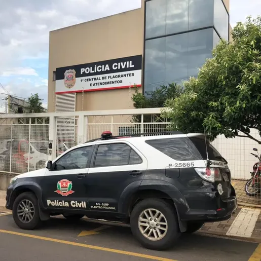 Bebê morre após ser esquecido dentro de carro no interior de SP