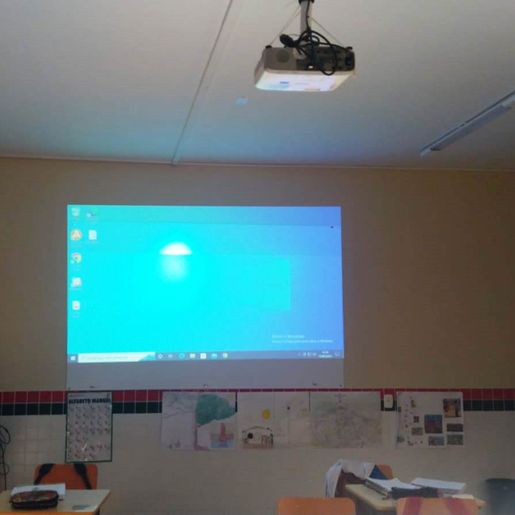 Professores passam por capacitação sobre o uso das lousas digitais