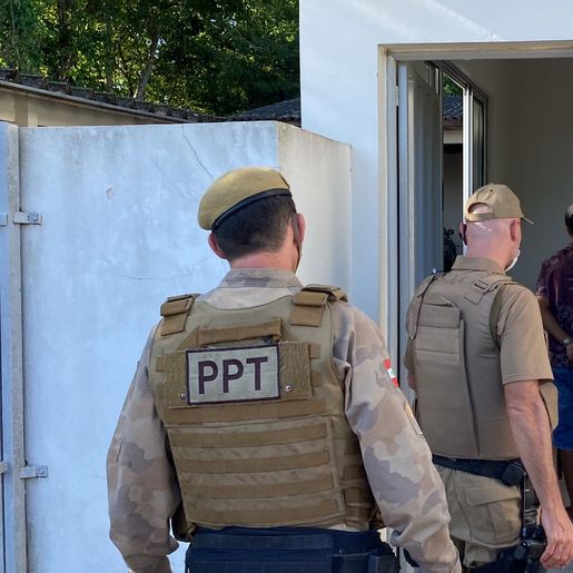 PM faz cerco e prende suspeito de tentar assaltar taxista; confira o vídeo