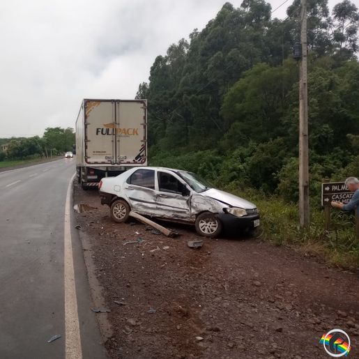 Carro e caminhão colidem na SC-163, em Iporã do Oeste