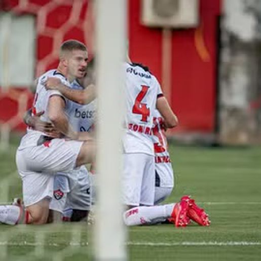 Vitória supera Inter no último lance pela Série A do Brasileirão