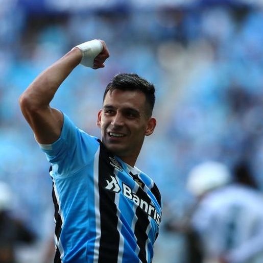 Grêmio vence Avenida em jogo marcado por confusão e encaminha classificação
