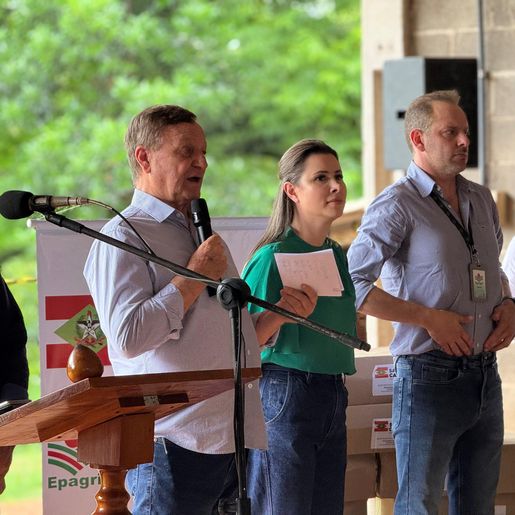 Governo do Estado entrega mais 35 equipamentos agrícolas para região Oeste