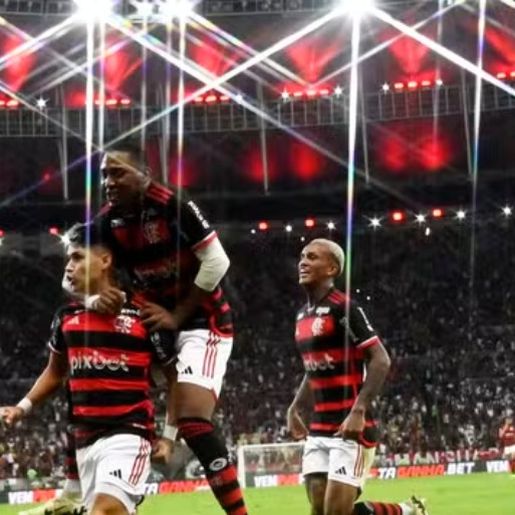 VÍDEO: Com dois gols de Luiz Araújo, Flamengo vence o Grêmio e lidera o Brasileirão