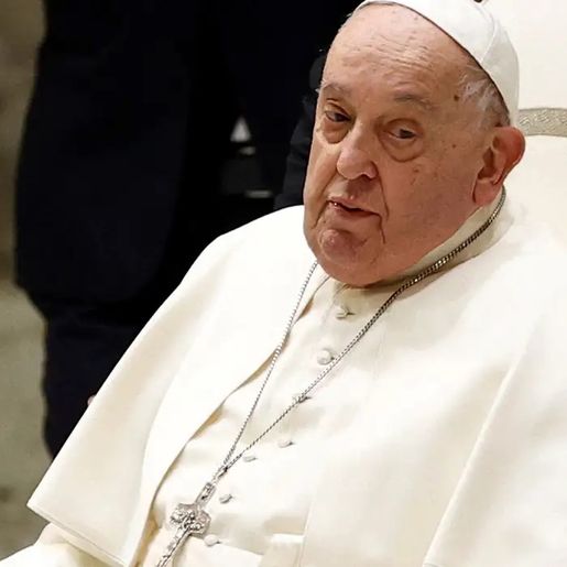 Papa teve noite tranquila após diagnóstico de pneumonia, diz Vaticano