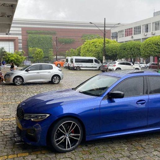 Identificados jovens que morreram em BMW na rodoviária de Balneário Camboriú
