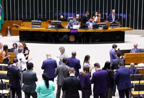Câmara proíbe sigilo sobre gastos do governo com viagens