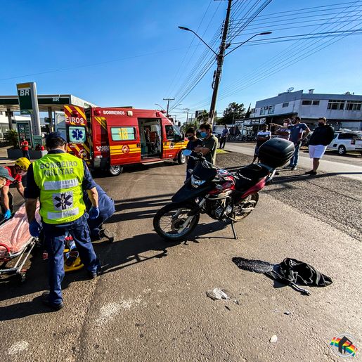 VÍDEO: Colisão entre carro e moto na Willy Barth deixa homem ferido