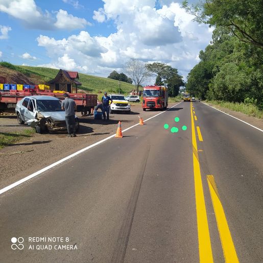 Colisão entre carro e caminhão deixa um ferido na SC 163