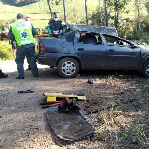 Capotamento deixa homem ferido no interior de São José do Cedro