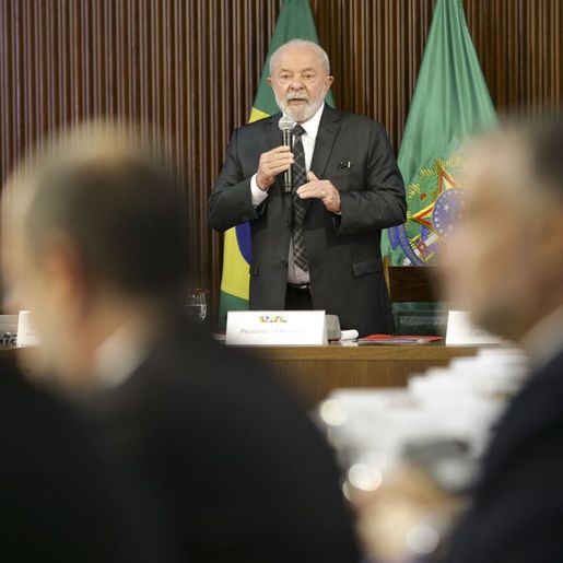 Lula pede a ministros que cumpram promessas já feitas e 'proíbe' novas ideias