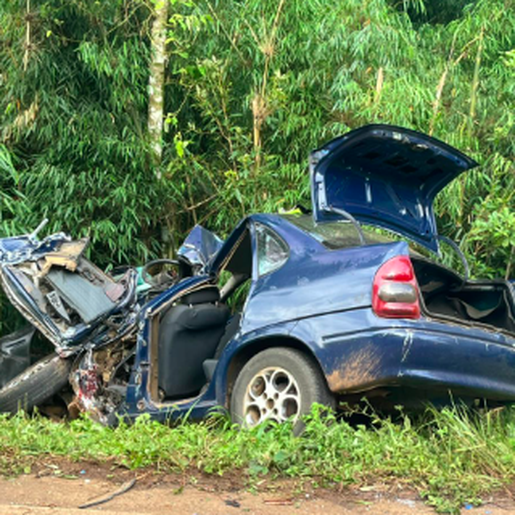 Criança morre em acidente entre carro e caminhão em Passos Maia