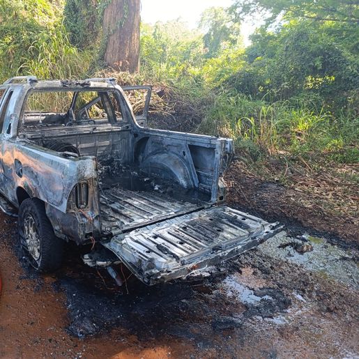 Veículo é destruído por incêndio em Iporã do Oeste