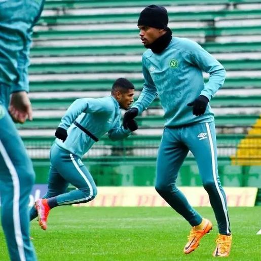 Mau tempo fecha aeroporto e causa adiamento de jogo da Chapecoense