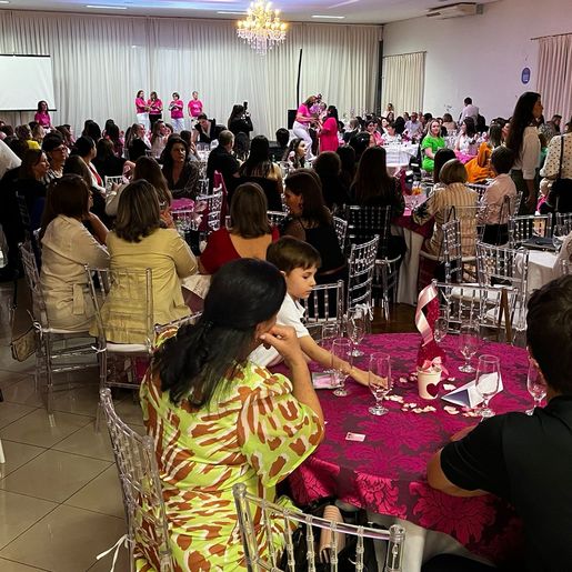 Jantar de abertura do Outubro Rosa reúne cerca de 450 pessoas em SMOeste