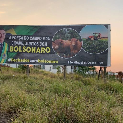 Outdoors em apoio a Bolsonaro são colocados em São Miguel do Oeste