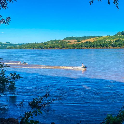 Bombeiros encontram corpo de rapaz que se afogou ao tentar salvar adolescente no Rio Uruguai