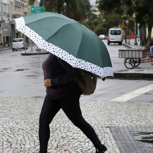 La Niña começa a se formar no país e pode trazer muita chuva e pouco frio para SC