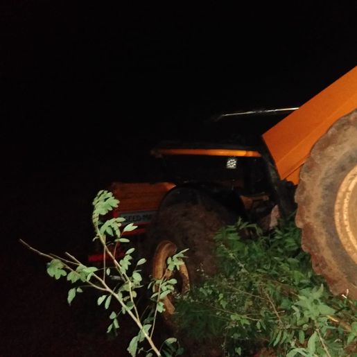 Tombamento de trator é registrado no interior de Iporã do Oeste