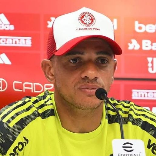 Taison critica direção do Inter em live: "não quero ver nem pintado de ouro"