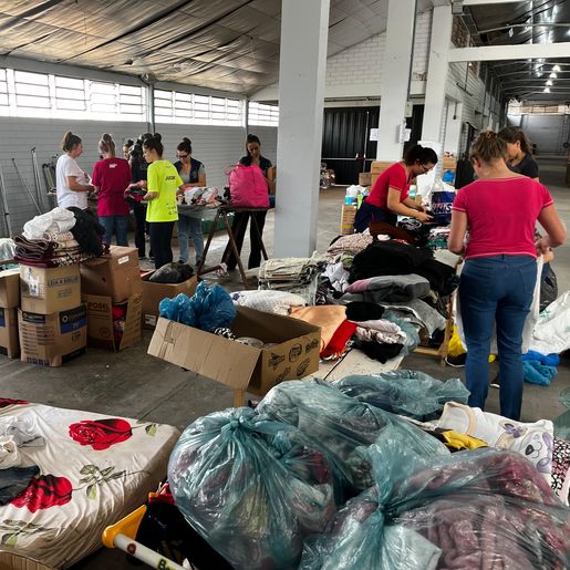 Voluntários pedem atenção da população quanto a separação e classificação das doações