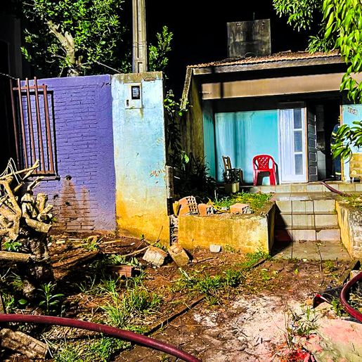 Incêndio em residência mobiliza bombeiros em São Miguel do Oeste