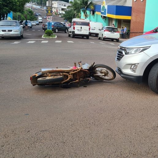 Colisão entre carro e moto deixa uma pessoa ferida em Mondaí