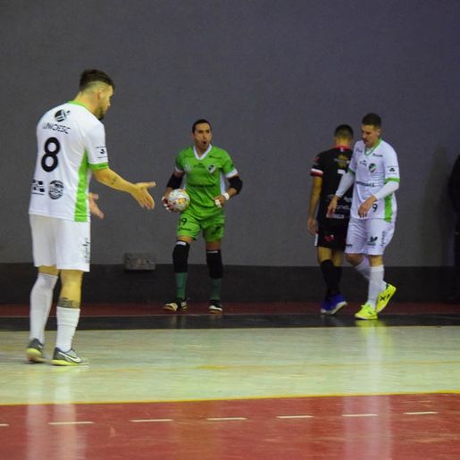 De goleada, São Miguel Futsal/Joni Gool derrota Modelo e garante liderança