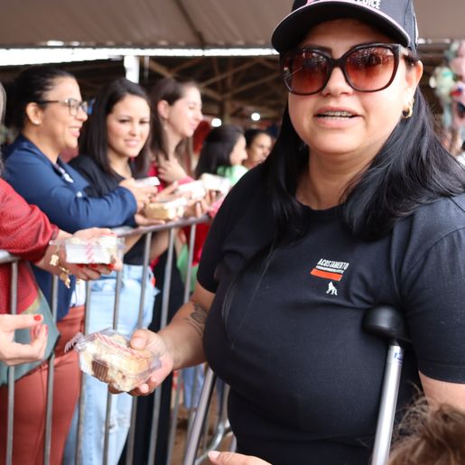 Aniversário de Campo Erê é marcado com show e distribuição de bolo