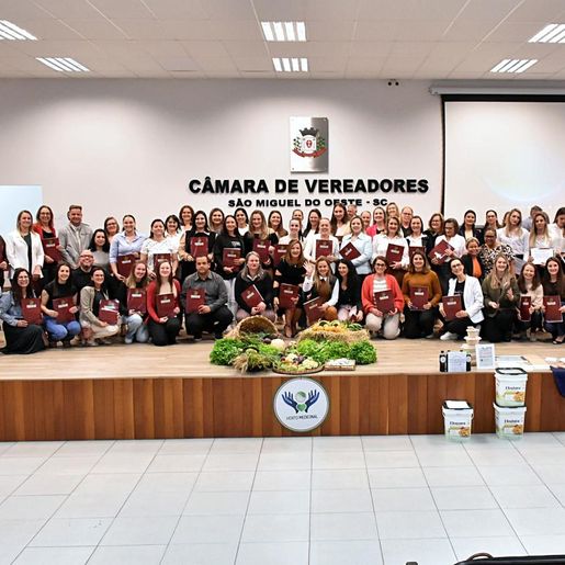Vereadora homenageia professores com moção de aplauso em São Miguel do Oeste