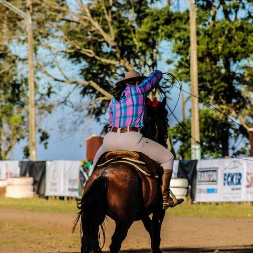 Começa 22º São Miguel Tchê no parque de exposições; fotos