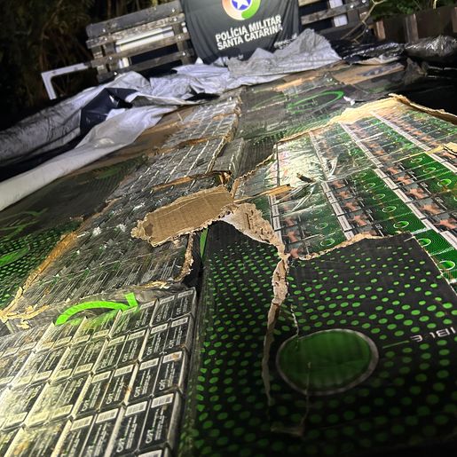 Polícia apreende veículo com R$ 400 mil em cigarros contrabandeados após perseguição em Descanso