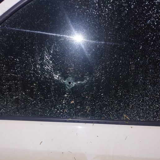 Homem armado dispara contra mulher em frente a comércio em Dionísio Cerqueira