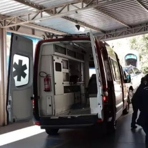 Homem cai de galpão em construção e atinge rede de alta tensão no Oeste