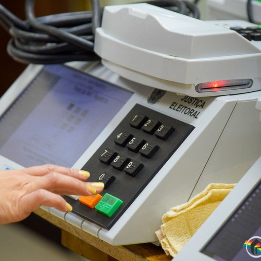 Cerimônia de assinatura e lacração dos sistemas eleitorais é iniciado pelo TSE