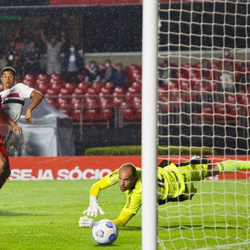 Inter perde para o São Paulo e pode terminar a rodada fora do G-6 no Brasileirão