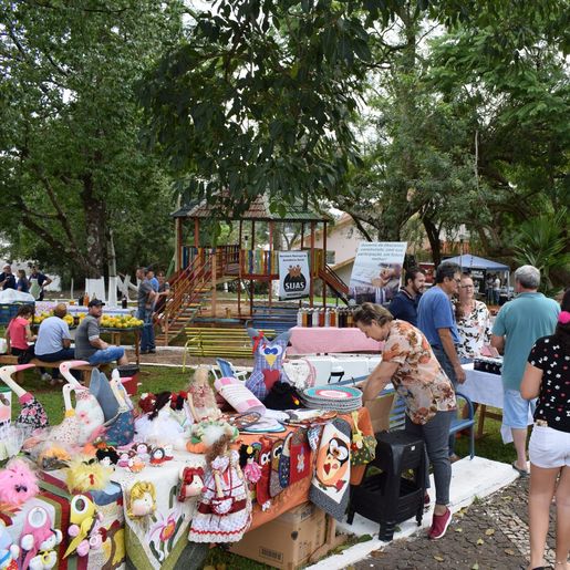 Agricultores e artesãos de Descanso promovem Feirinha na Praça neste sábado