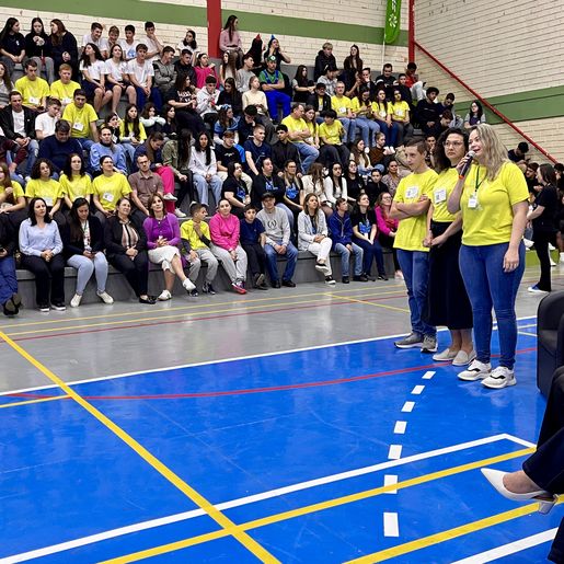 Feira de Ciência e Tecnologia reúne projetos de 18 escolas em São Miguel do Oeste