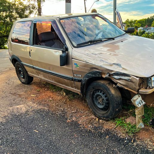 Condutor foge após grave acidente na Waldemar Ramgrab; vídeo