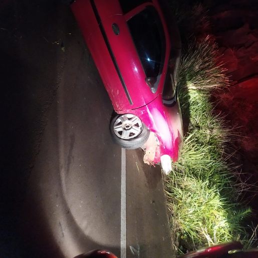 Saída de pista deixa duas pessoas feridas na SC-160